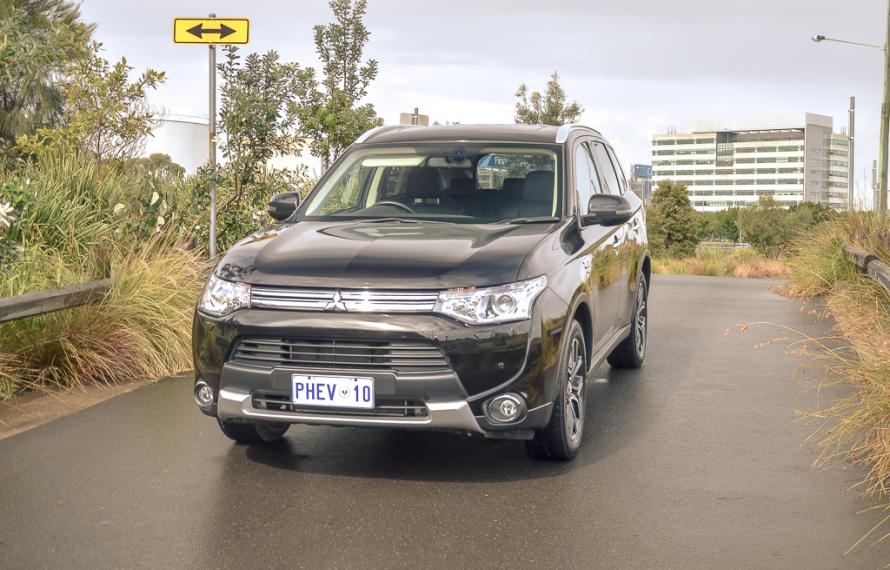 image for Review - Mitsubishi Outlander