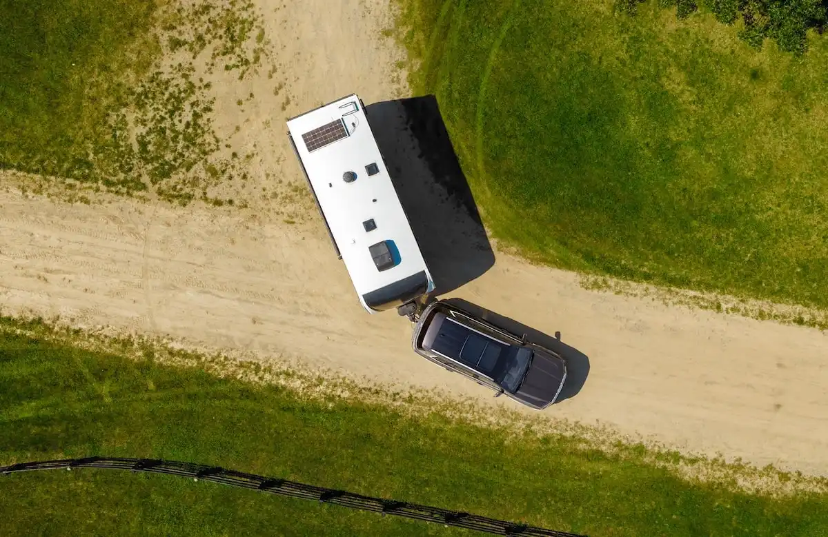 2025-best-cars-in-australia-for-towing-caravans.webp