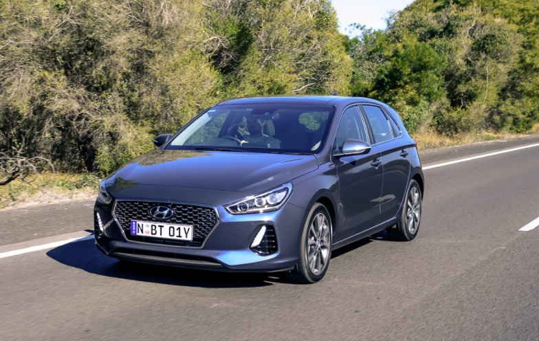 2017-Hyundai-i30-premium-diesel-frontview-article.jpg