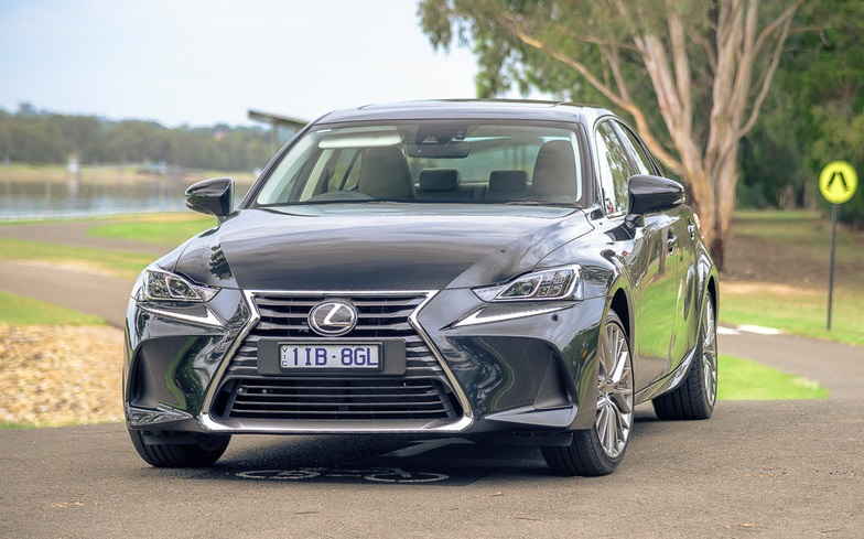 Lexus-IS300h-Front-article.jpg