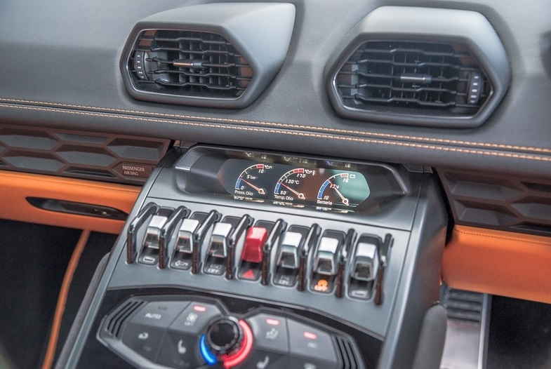 Lamborghini-Huracan-Dashboard-Article.jpg