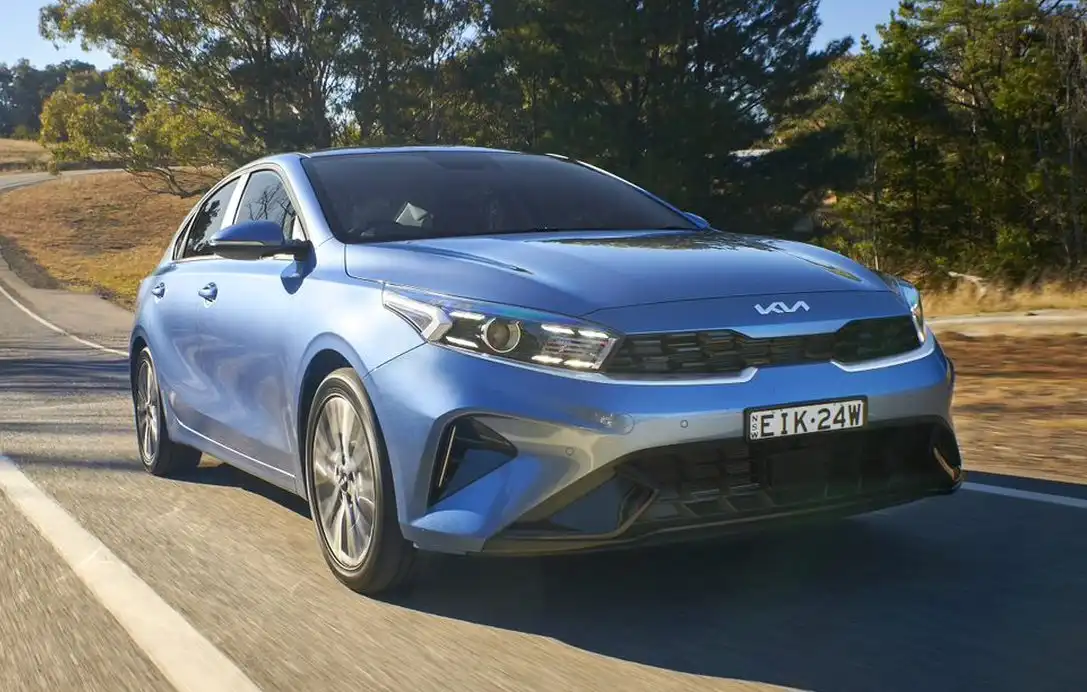 2024-kia-cerato-sport+.webp