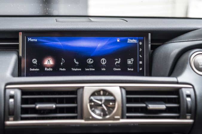 Lexus-IS300h-dashboard-article.jpg