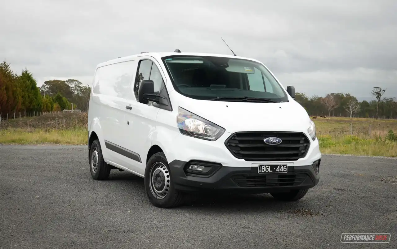 2023-ford-transit-custom-white.webp