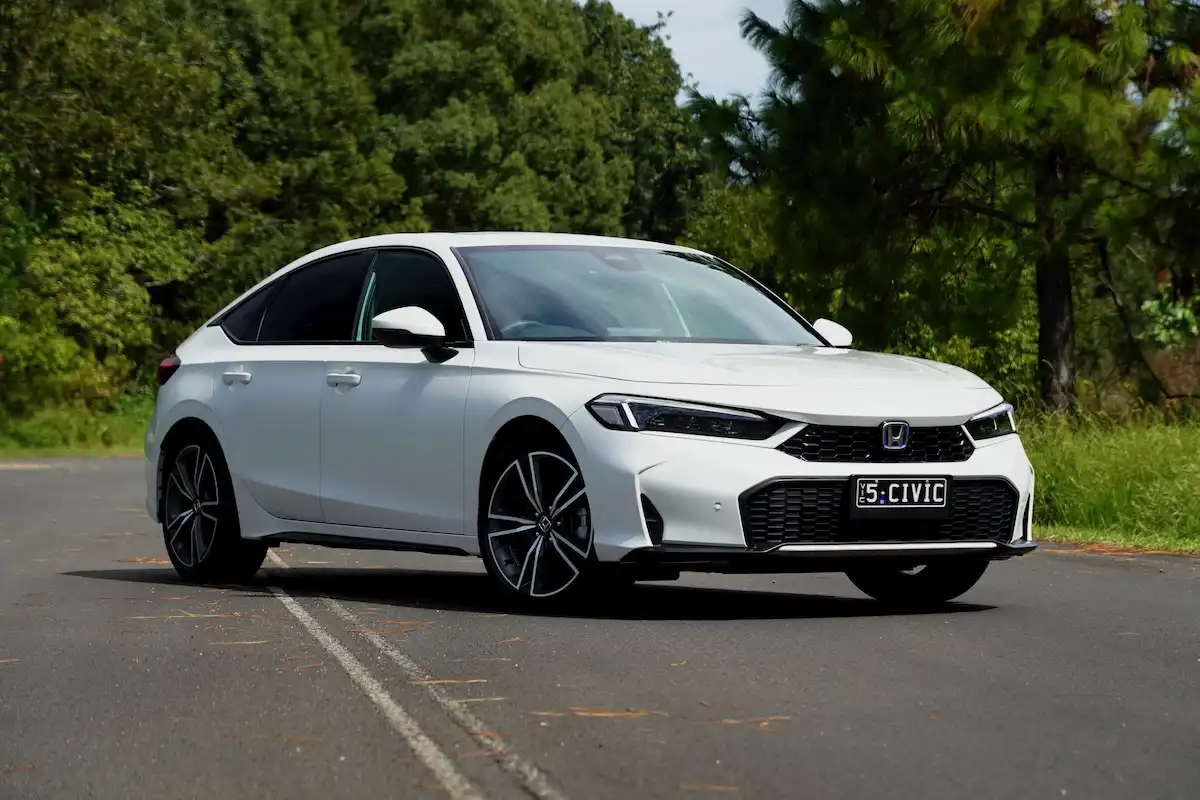 2025-honda-civic-ehev-lx.webp