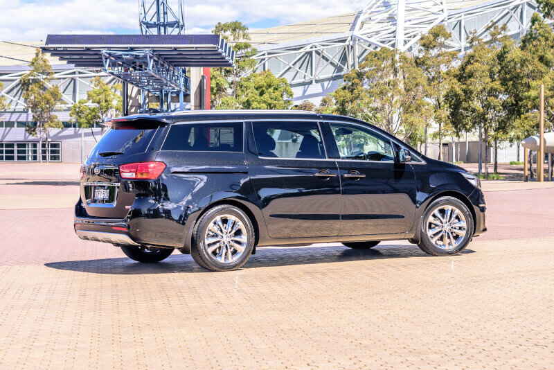2016 kia carnival side
