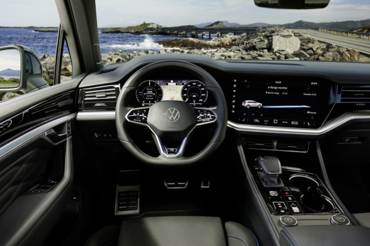 2024 volkswagen touareg r interior