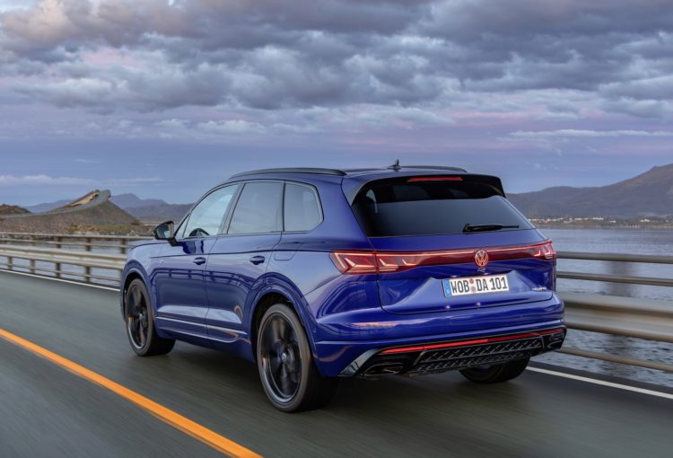 2024 volkswagen touareg r rear