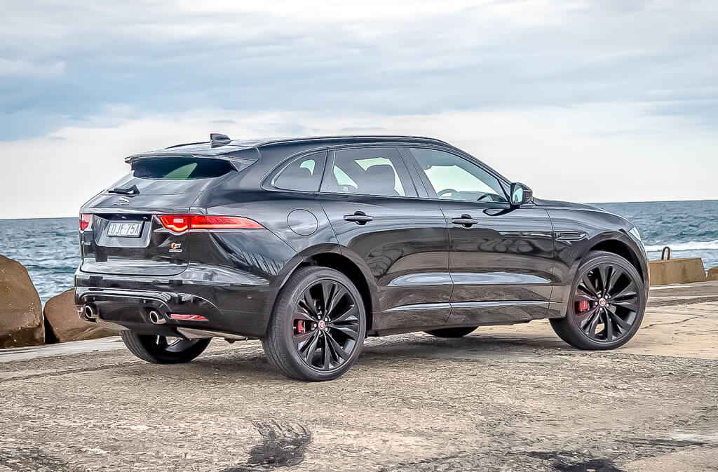 Jaguar_F-Pace_article_rear