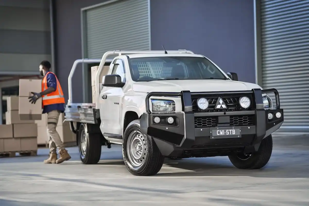 2025 mitsubishi triton glx