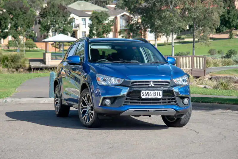 2017 mitsubishi asx headlights