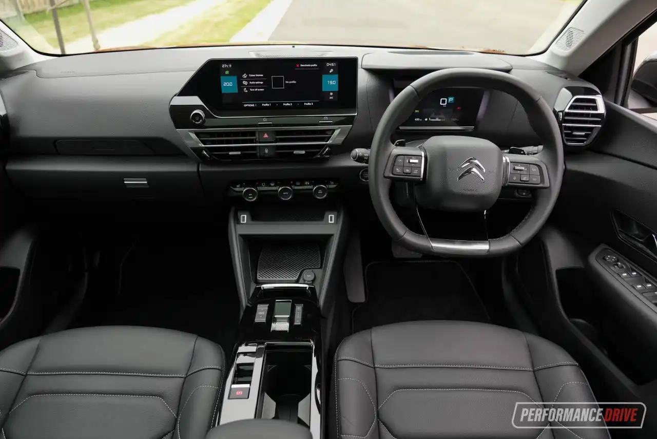 2023 citroen c4 shine interior