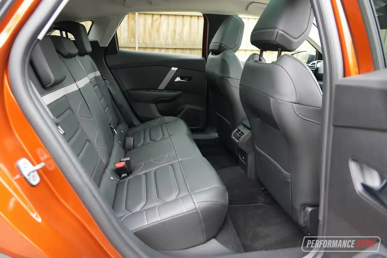 2023 citroen c4 shine rear seats