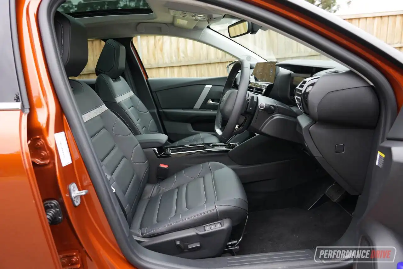 2023 citroen c4 shine seats