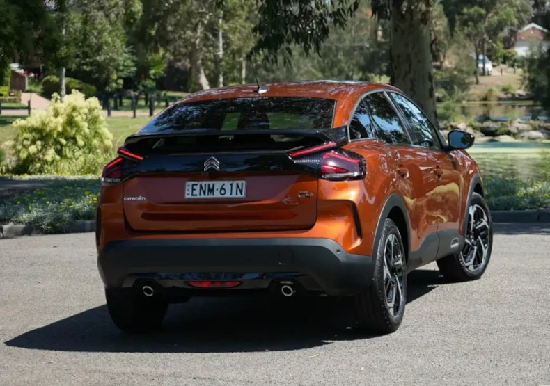 2023 citroen c4 shine taillights