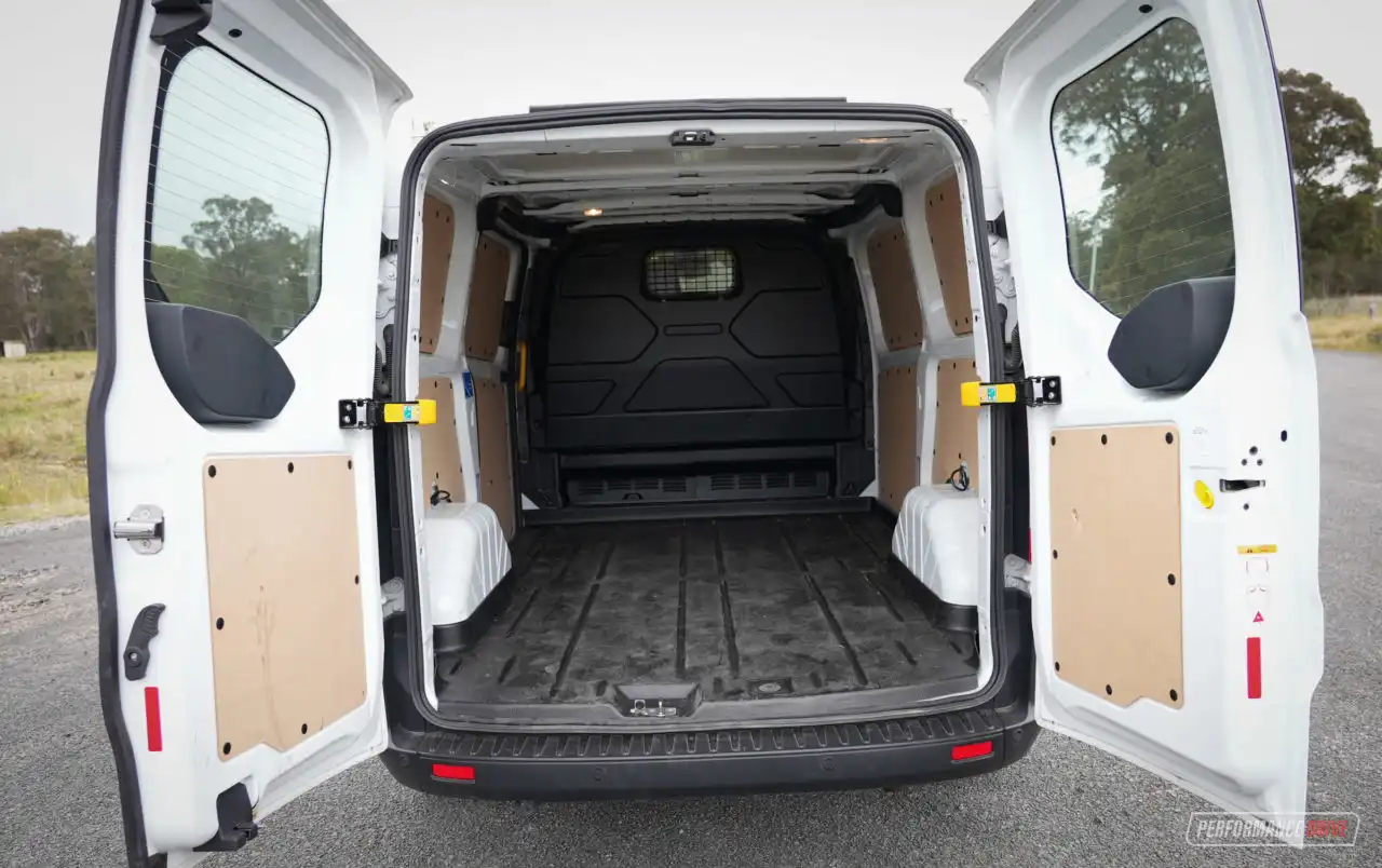 2023 ford transit custom cargo area