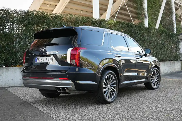 2023 hyundai palisade highlander rear