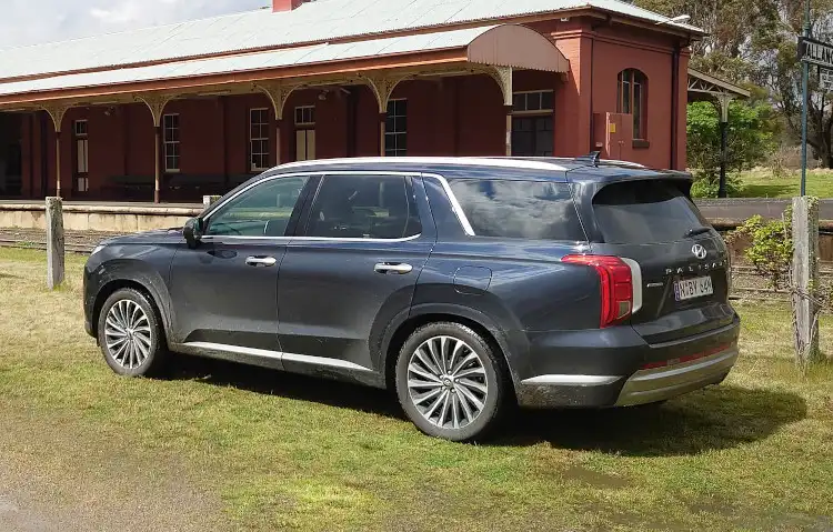 2023 hyundai palisade highlander side