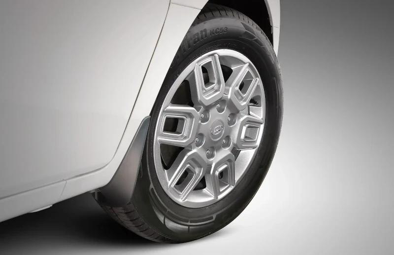 2023 hyundai staria load premium alloy wheels