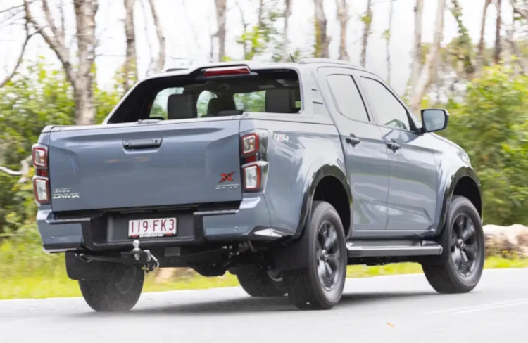 2023 isuzu d-max x-terrain handling