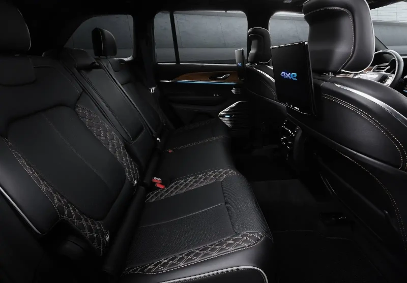 2023 jeep grand cherokee rear seats