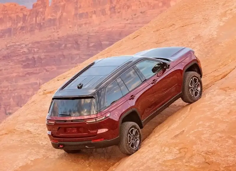 2023 jeep grand cherokee rear