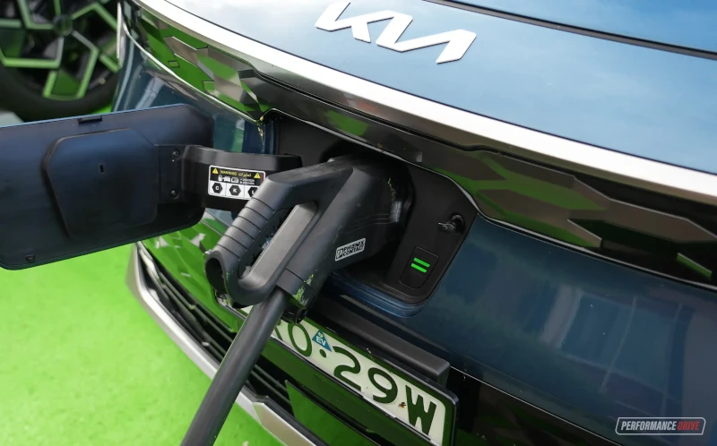 2023 kia niro ev gt-line plug