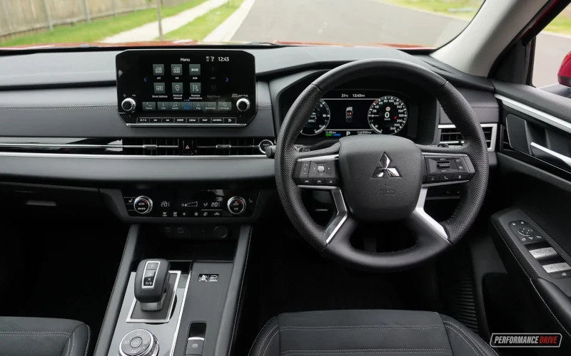 2023 mitsubishi outlander aspire phev interior