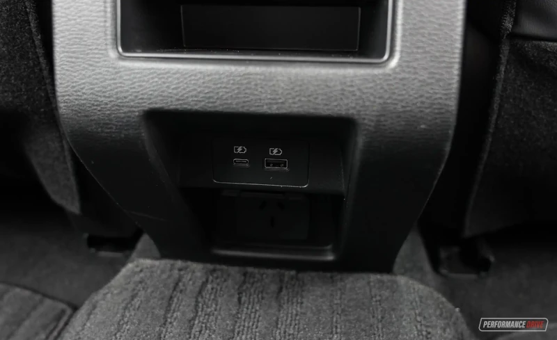 2023 mitsubishi outlander aspire phev rear usb