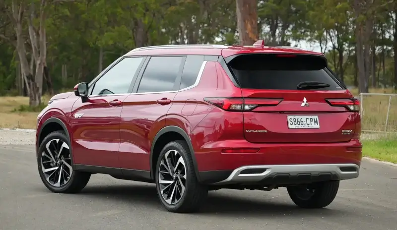 2023 mitsubishi outlander aspire phev rear