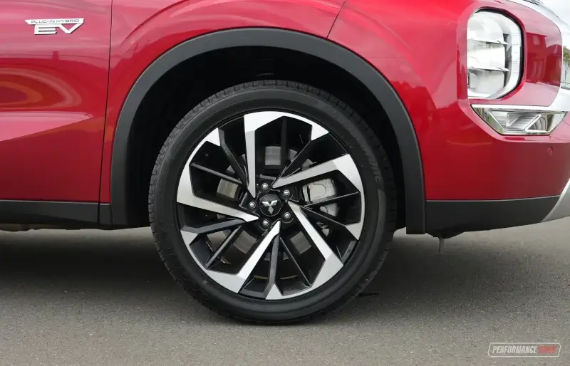 2023 mitsubishi outlander aspire phev wheels