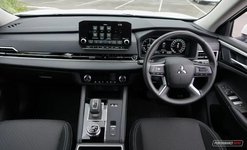 2023 mitsubishi outlander es phev interior