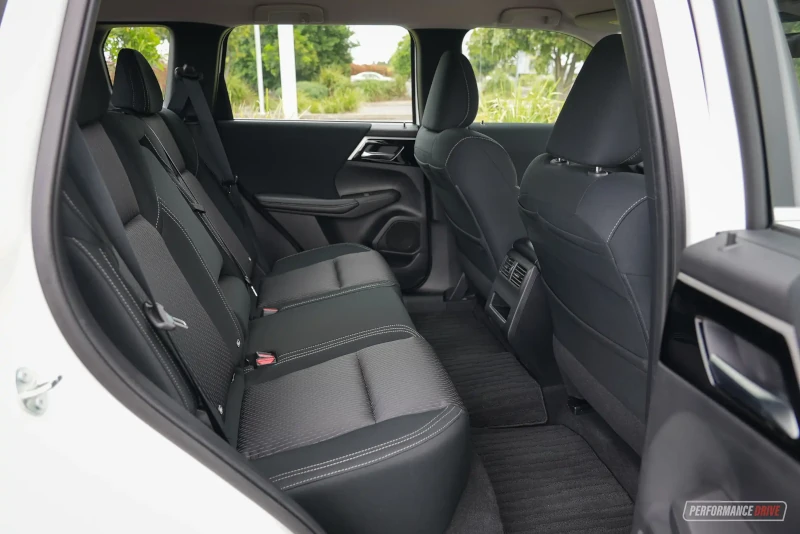 2023 mitsubishi outlander es phev rear seats