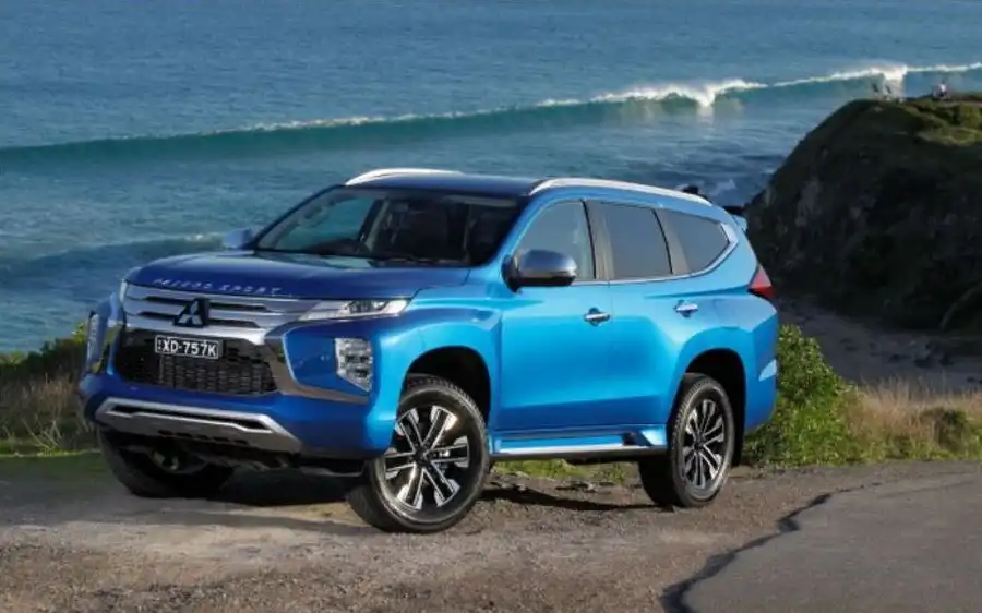 2023 mitsubishi pajero sport blue off-road