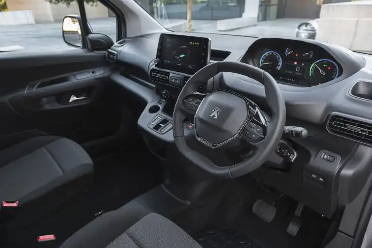 2023 peugeote-partner interior