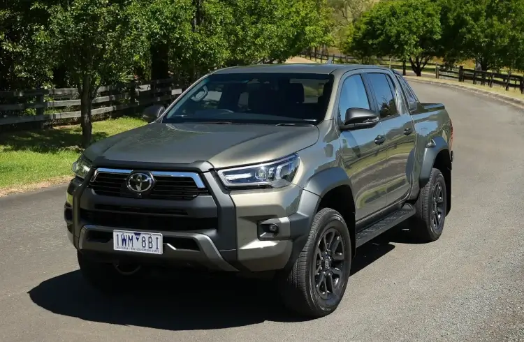 2023 toyota hilux rogue front