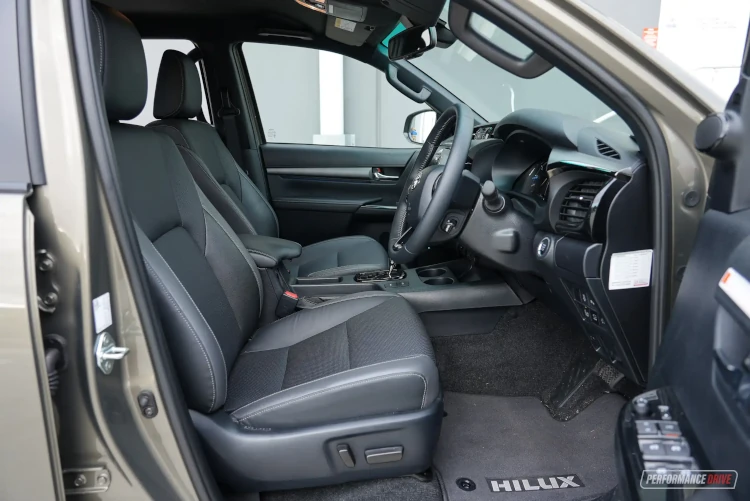 2023 toyota hilux rogue seat