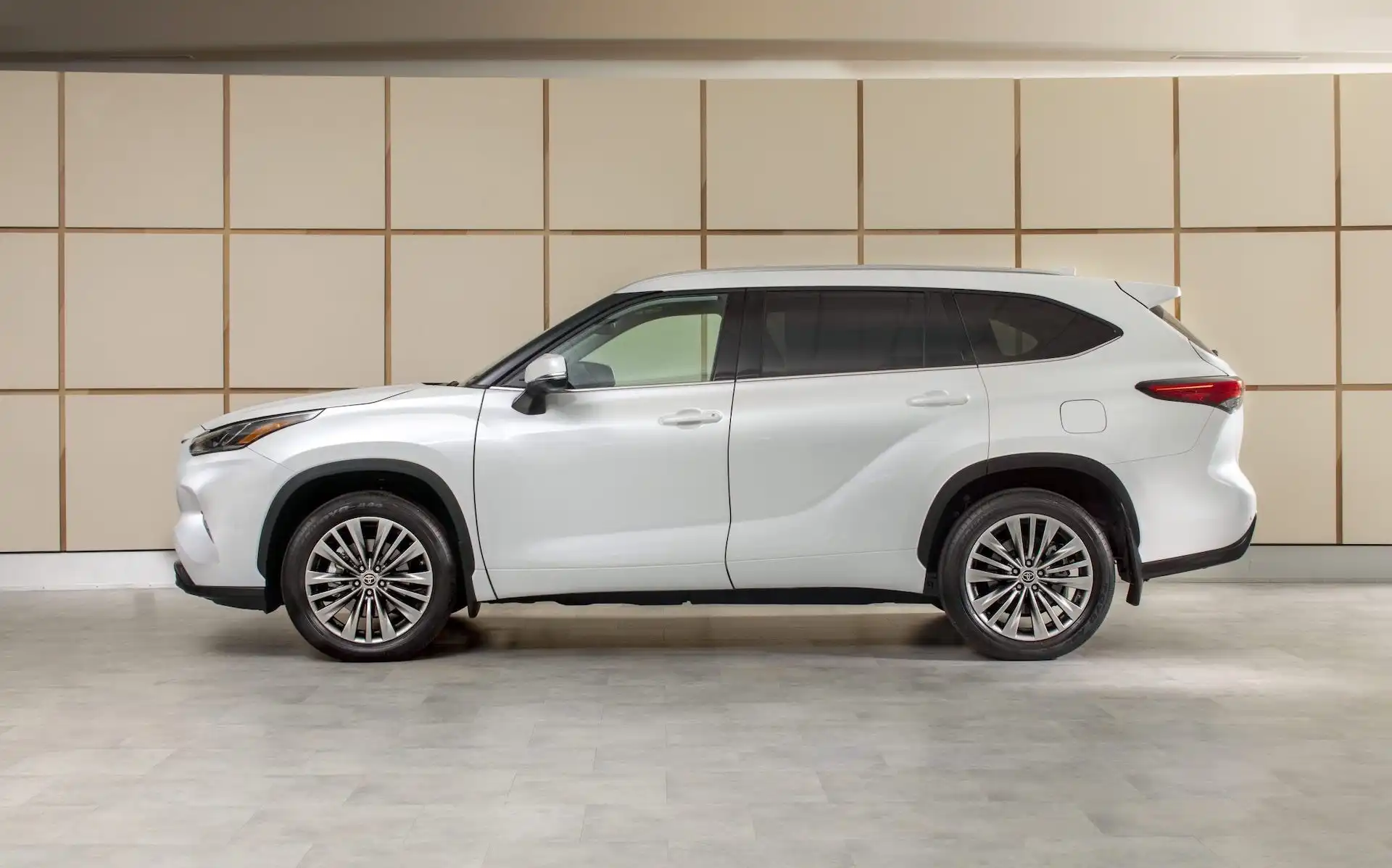 2023 toyota kluger wheels