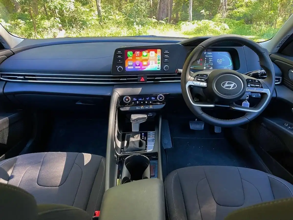 2024 hyundai i30 sedan hybrid infotainment system