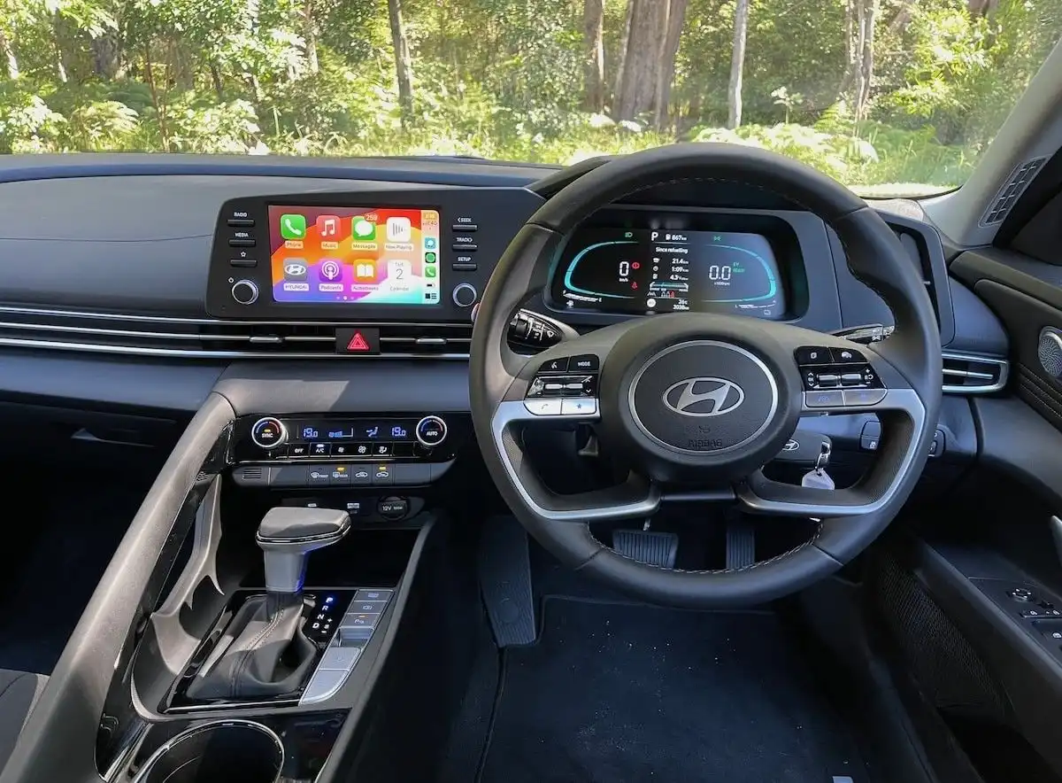 2024 hyundai i30 sedan hybrid interior