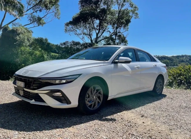 2024 hyundai i30 sedan hybrid side front