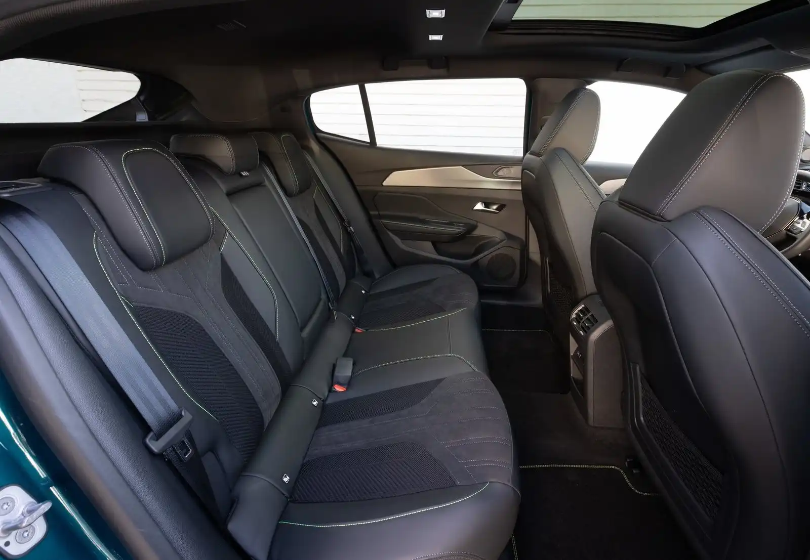 2024 peugeot 408 rear seats