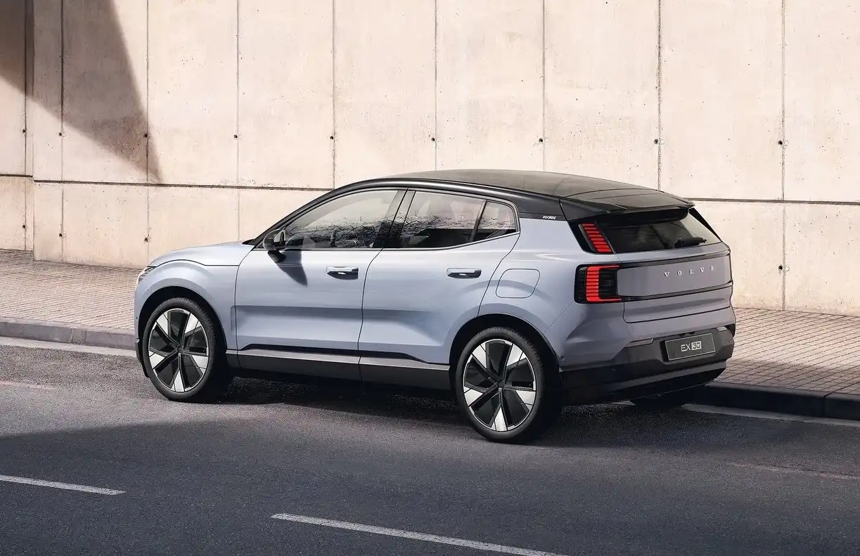 2024 volvo ex30 rear