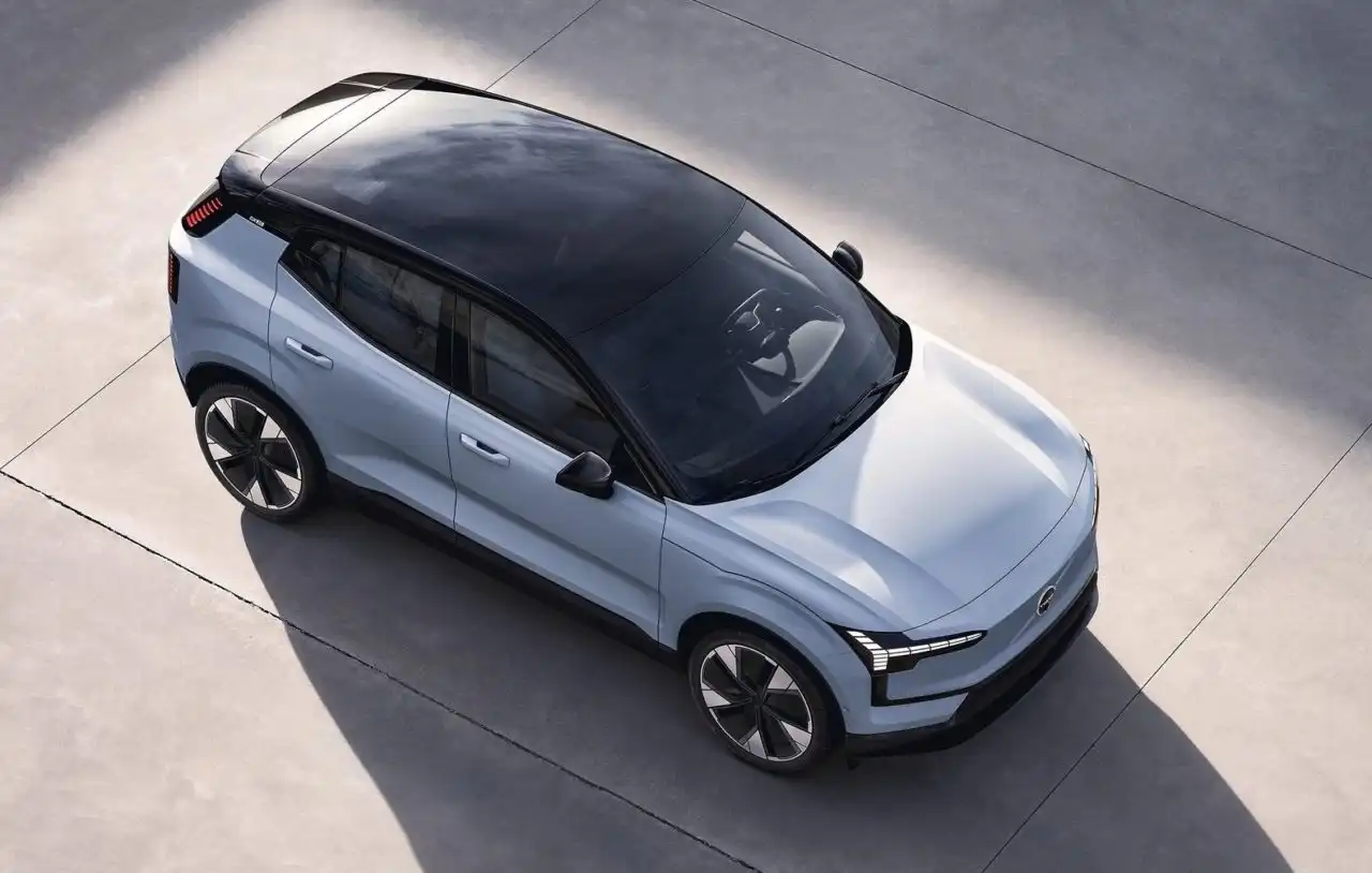 2024 volvo ex30 roof