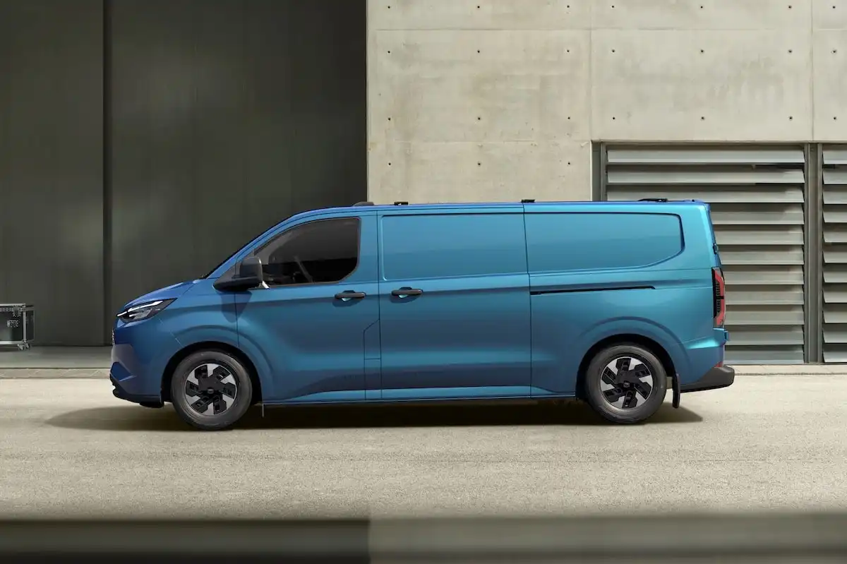 2025 ford e-transit custom