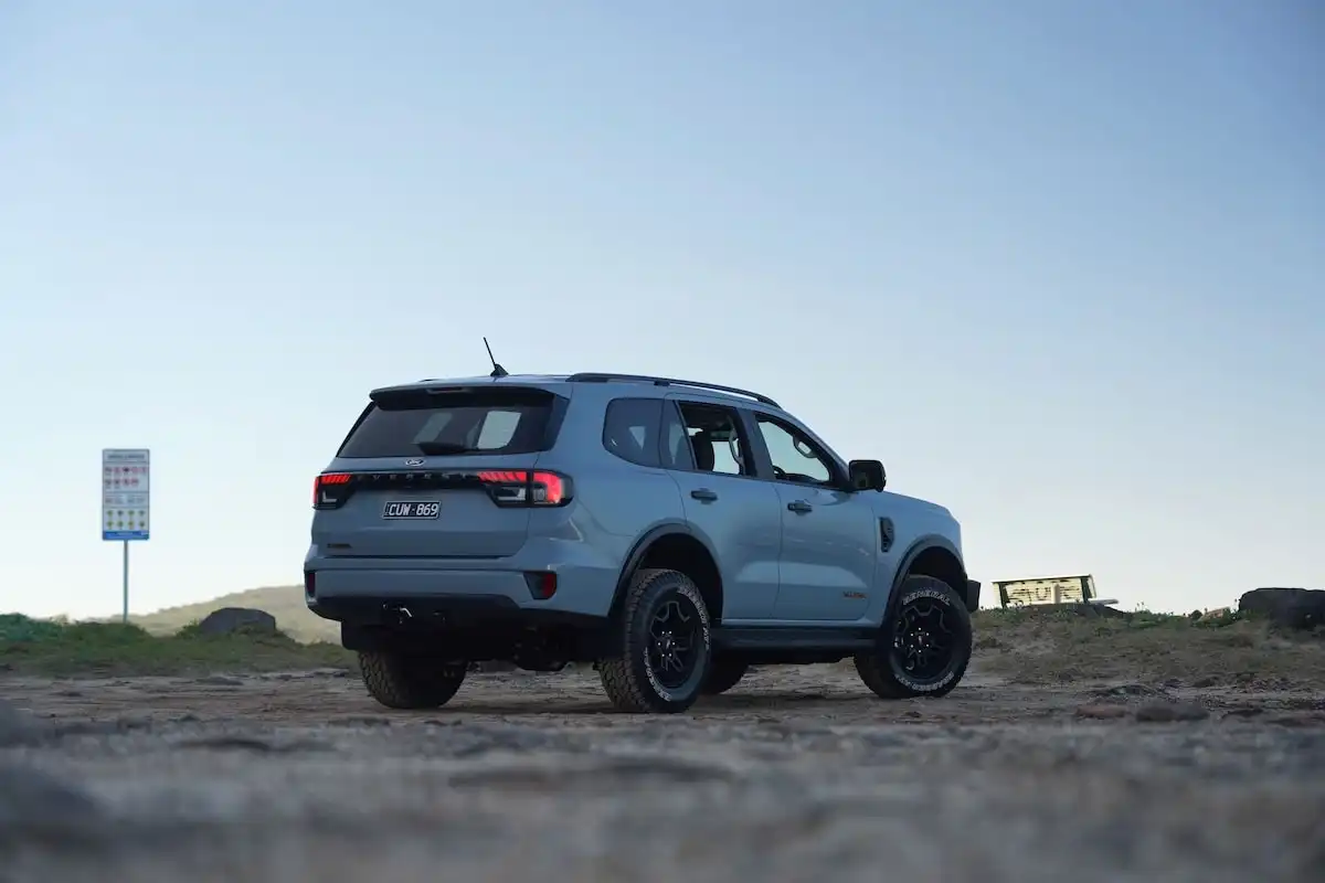 2025 ford everest tremor back side view