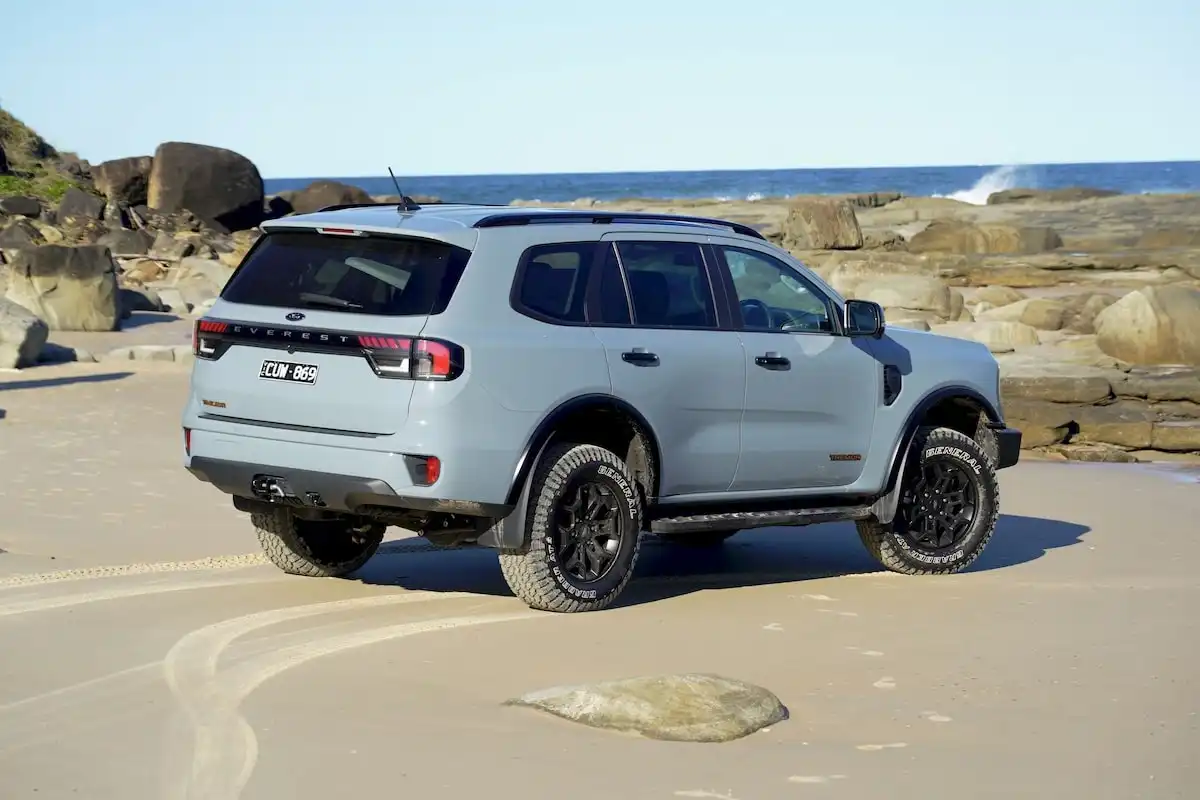 2025 ford everest tremor back