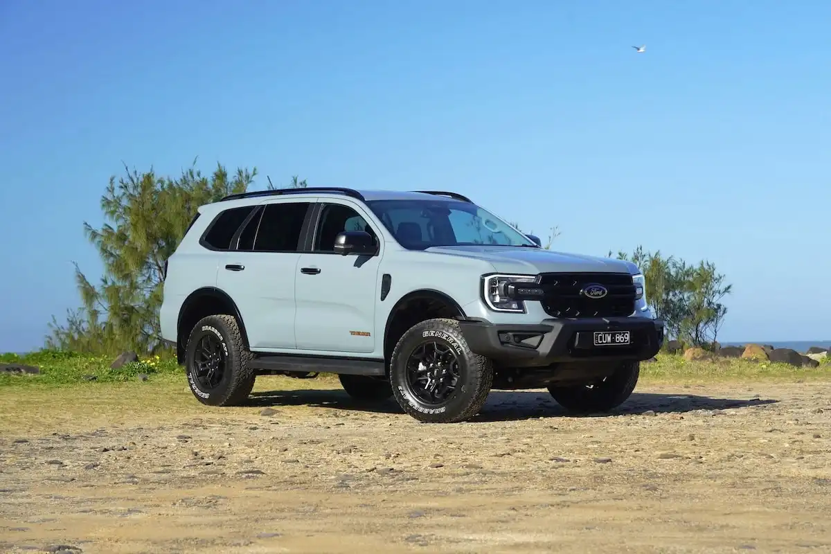 2025 ford everest tremor front