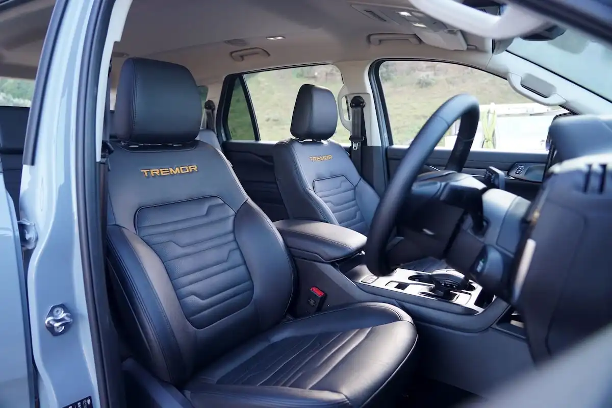 2025 ford everest tremor seats