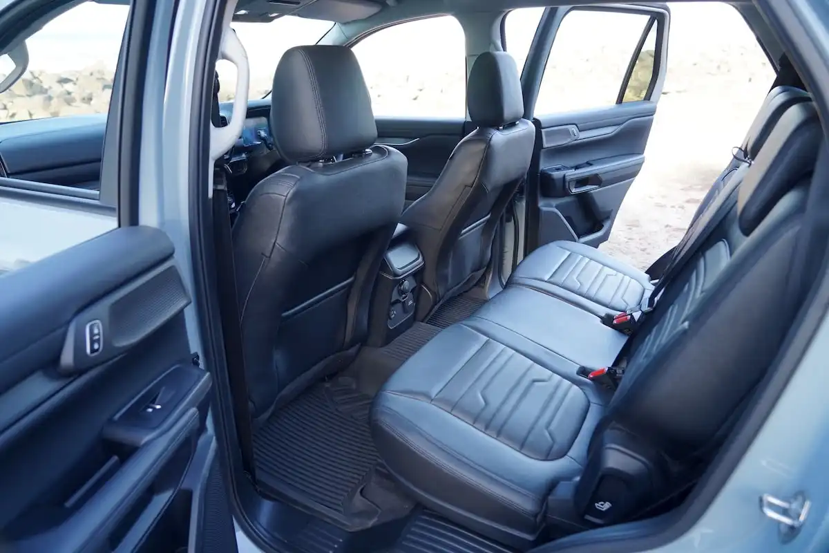 2025 ford everest tremor second row seats
